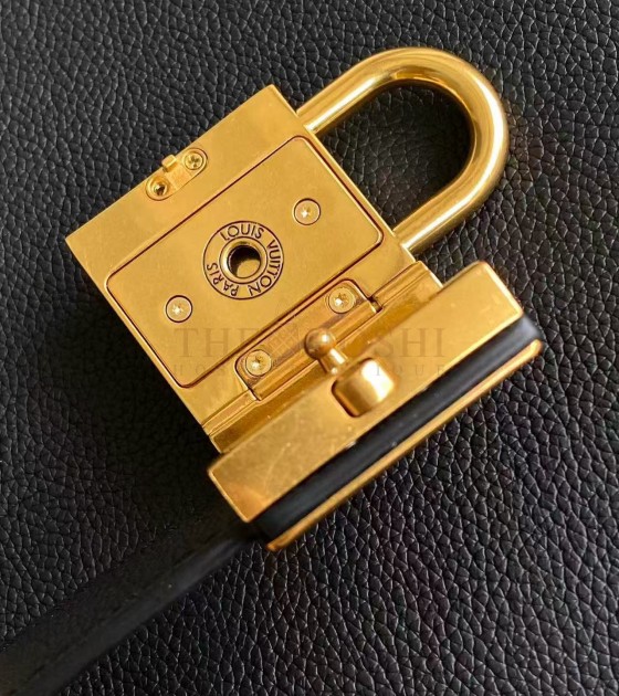 L0vis Vvtt0n LV M24891 Black Cowhide Leather Key Pouch 17×30×21cm Master Quality