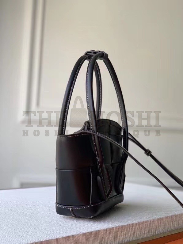 B0tt*ga Ven*ta Arco Mini Bag In Black Intrecciato Calfskin Master Quality