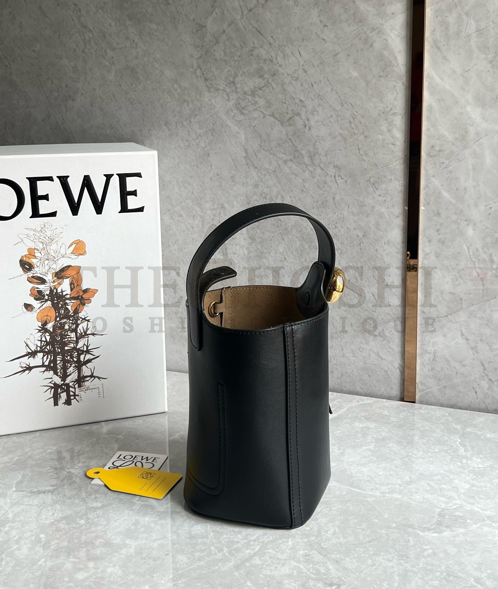L0ew* Mini Pebble Bucket Bag in Black Calfskin Master Quality