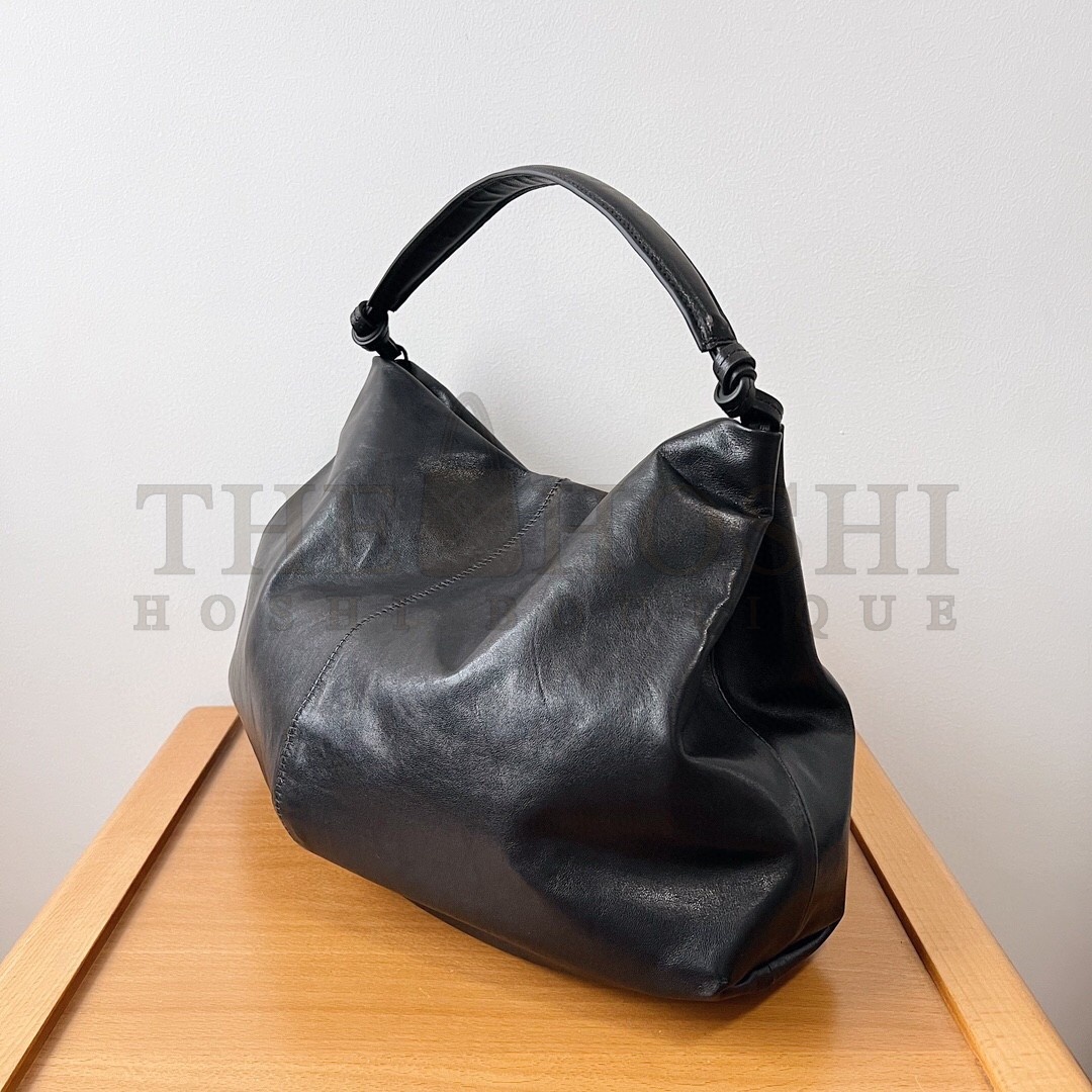 The R0w Samia Shoulder Bag in Black Leather Master Quality