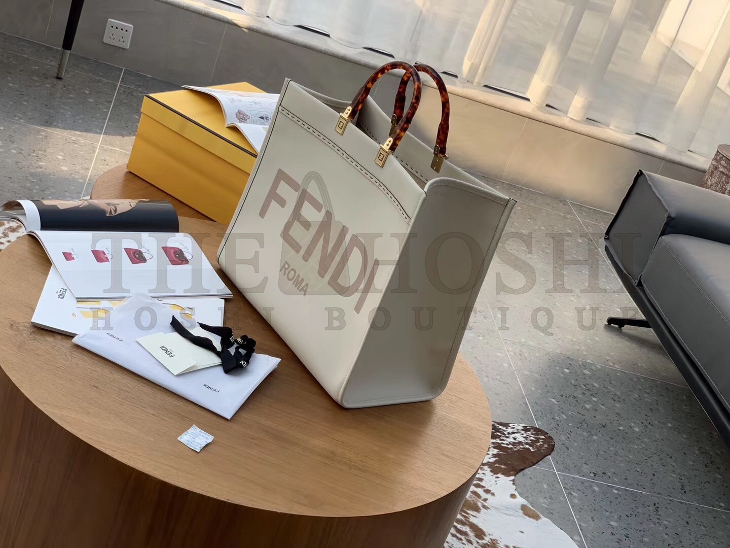 F**di Sunshine Large Tote Bag In White Calfskin Master Quality