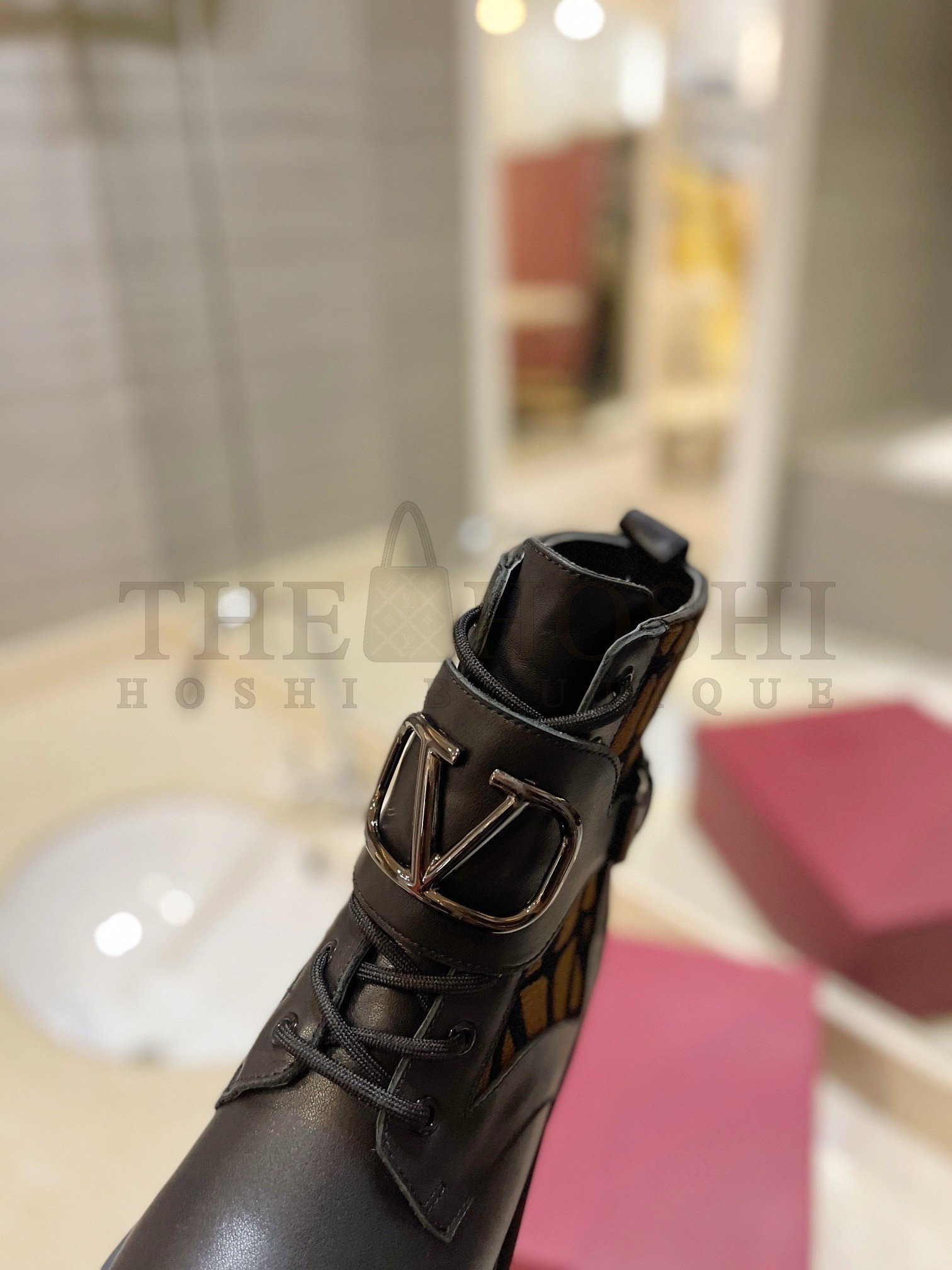 Va1e*ntin0 Vlogo Signature Combat Boots in Noir Toile Iconographe Master Quality