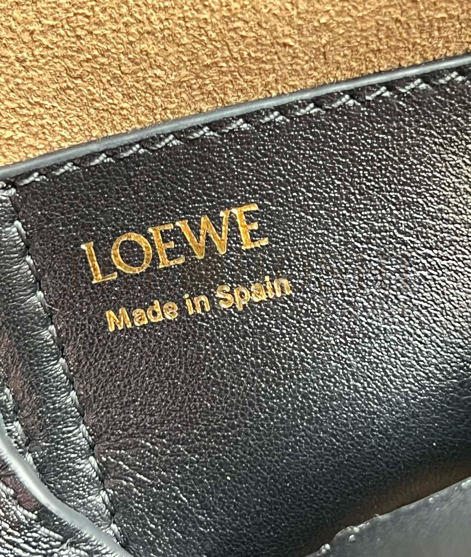 L0ew* Mini Pebble Bucket Bag in Black Calfskin Master Quality