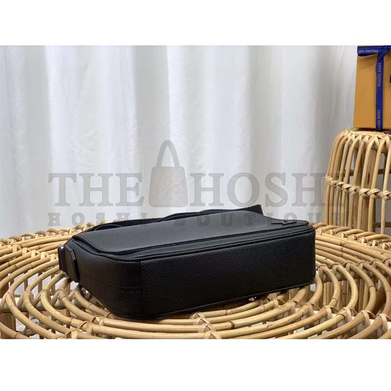 L0vis Vvtt0n LV Men District PM Bag Black Taiga Cowhide Leather Master Quality