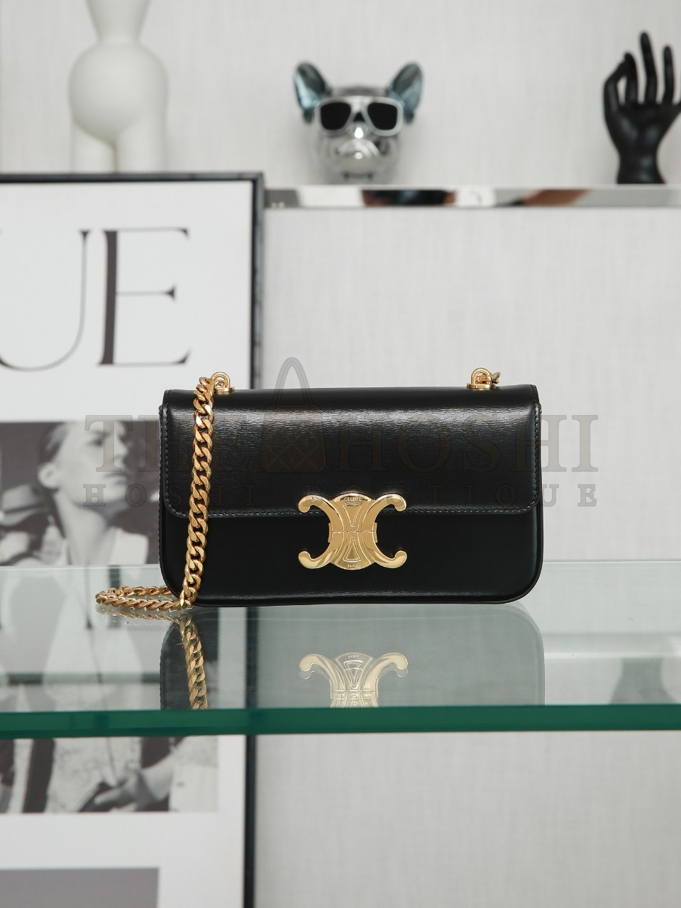 Ce1i*e Triomphe chain shoulder bag in satined calfskin width 20.5 cm, height 11.5 cm, depth 4 cm. Master Quality