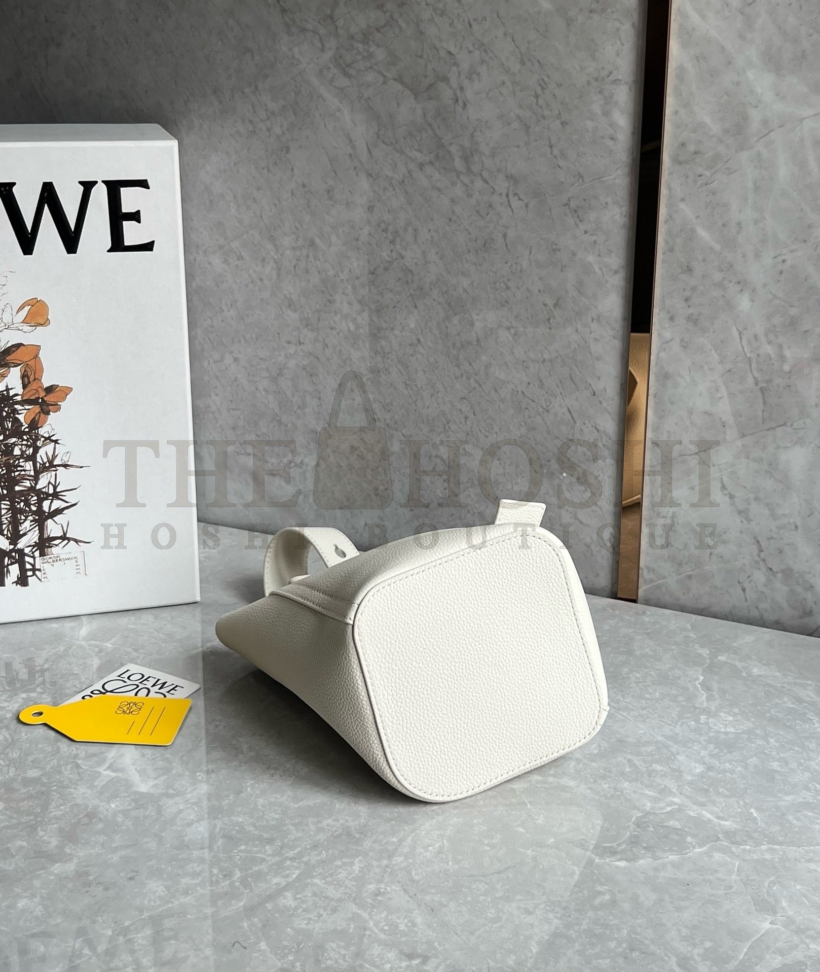 L0ew* Mini Pebble Bucket Bag in White Grained Leather Master Quality