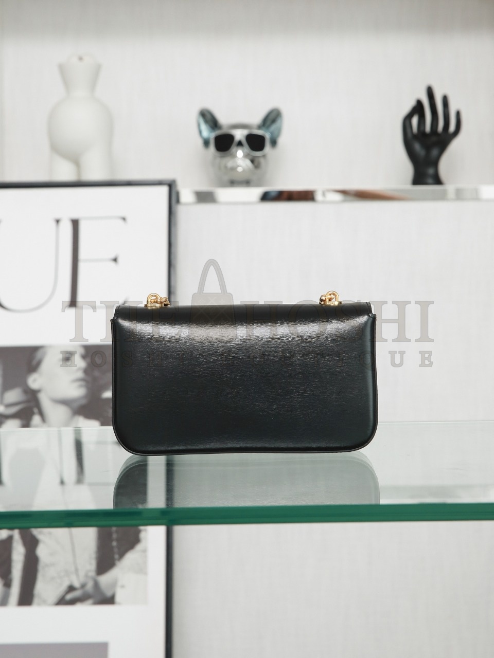 Ce1i*e Triomphe chain shoulder bag in satined calfskin width 20.5 cm, height 11.5 cm, depth 4 cm. Master Quality