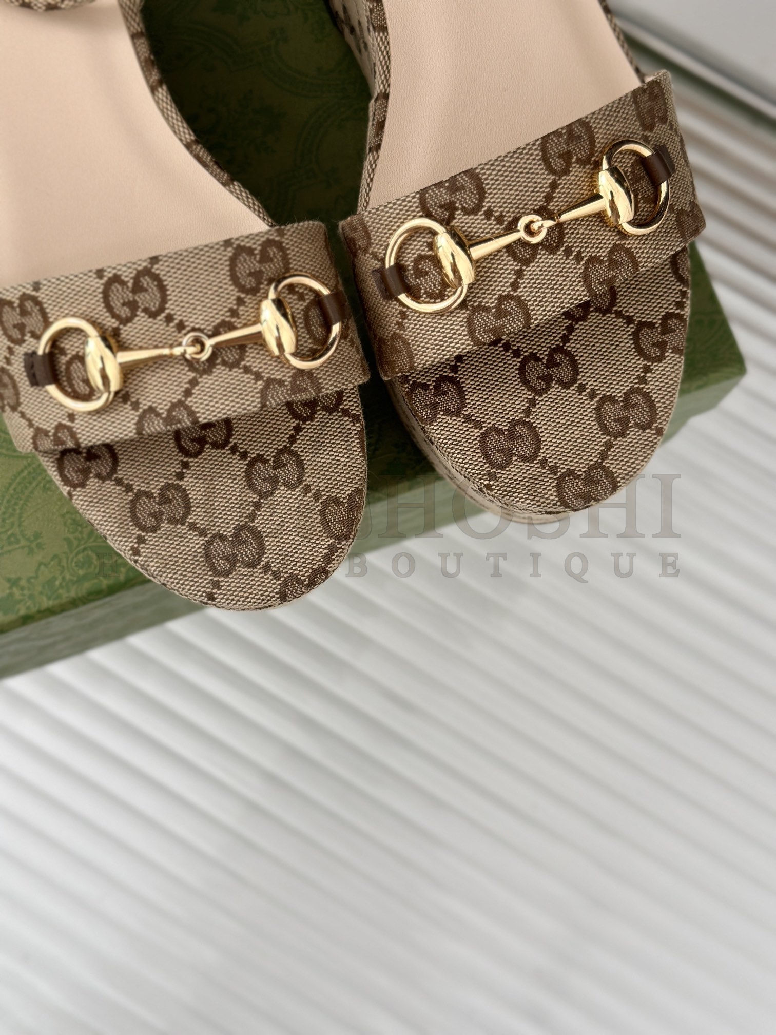 Gvc*1 24S spring/summer runway show Horsebit buckle old flower thick bottom sandals Heel height: 7.5cm Master Quality