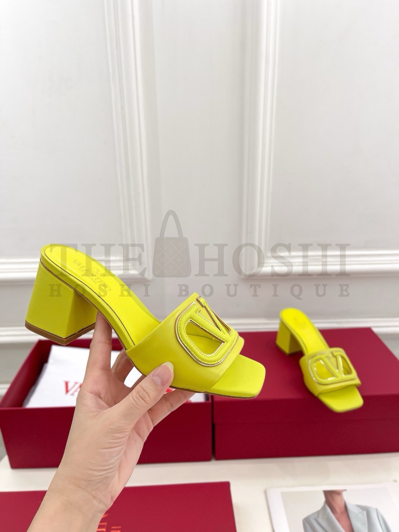Va1e*ntin0 VLogo Cut-out Slide Sandals 60mm in Yellow Leather Master Quality