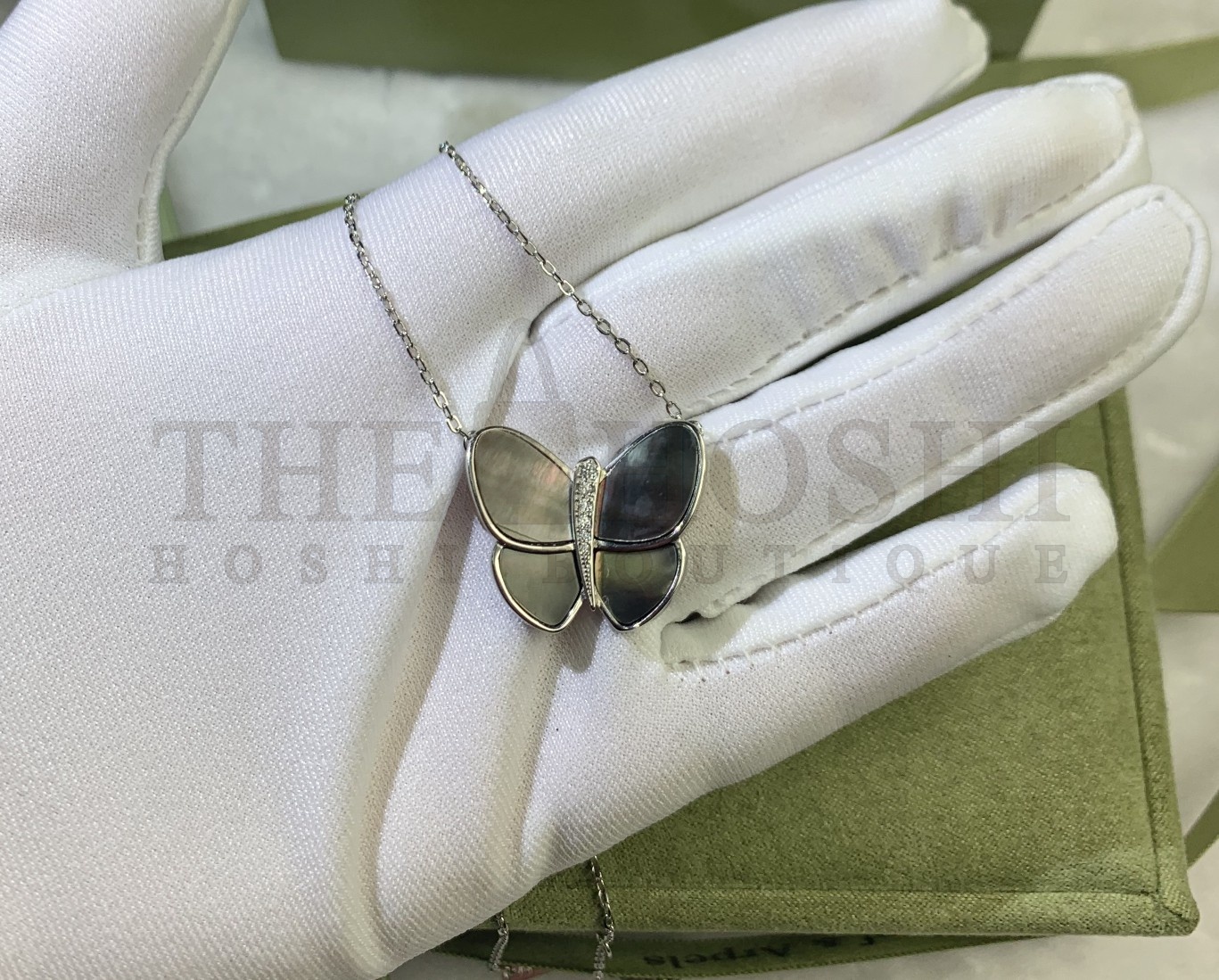 V*n Cl**f & Arpels Large Butterfly Necklace with D1am0nds, Two Butterfly pendant Master Quality