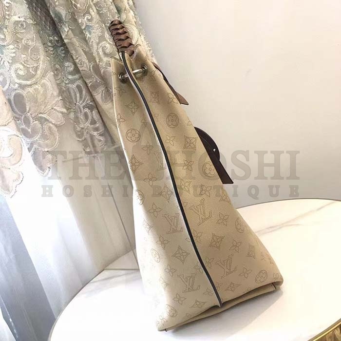 L0vis Vvtt0n LV Women Carmel Hobo Bag Crème Beige Mahina Perforated Calf Leather Master Quality