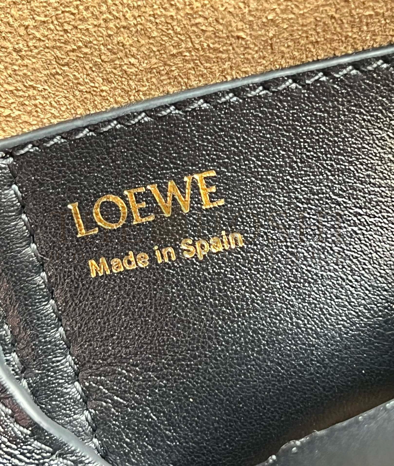 L0ew* Mini Pebble Bucket Bag in Black Calfskin Master Quality