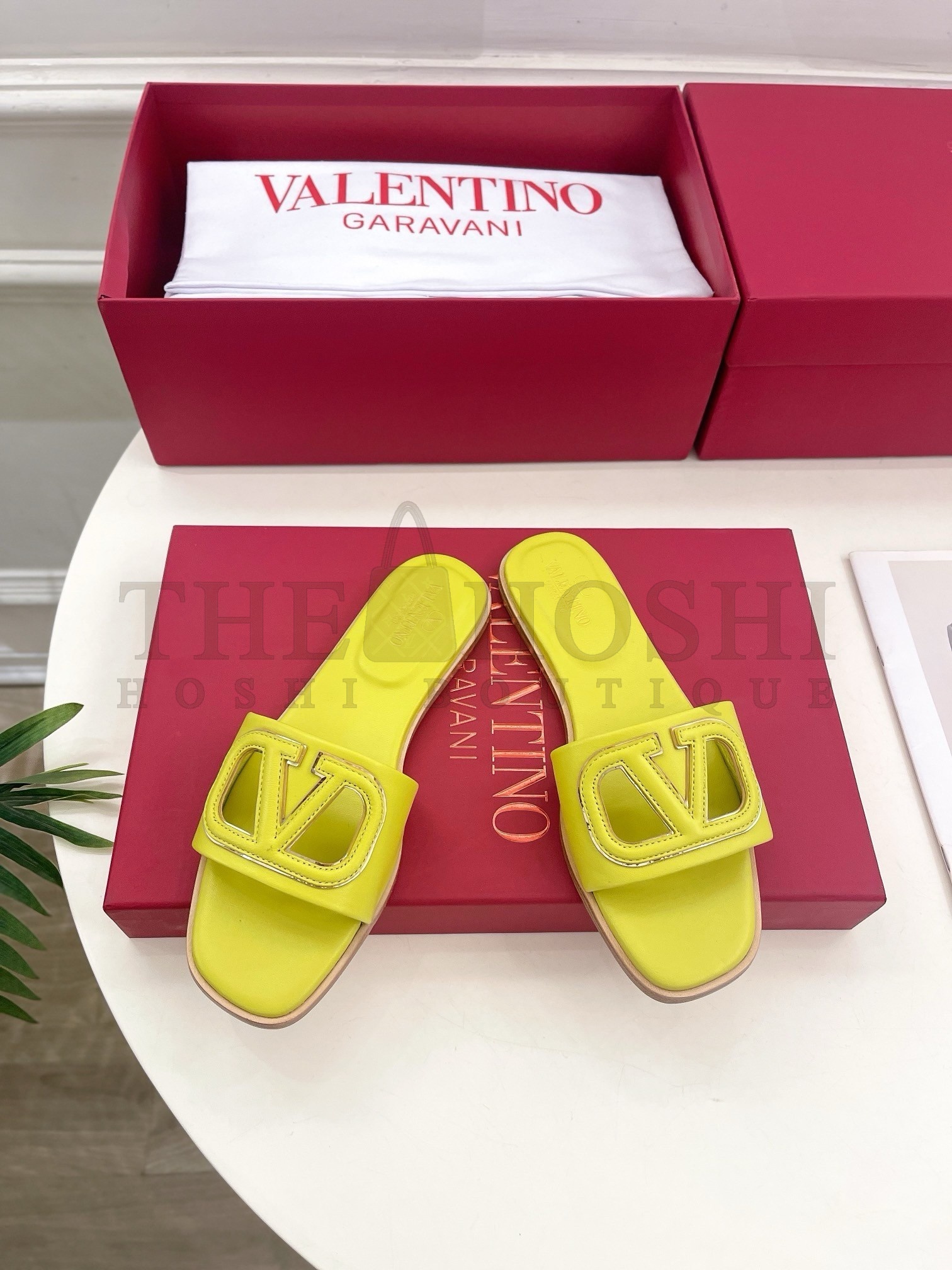 Va1e*ntin0 VLogo Cut-out Slide Sandals in Yellow Leather Master Quality
