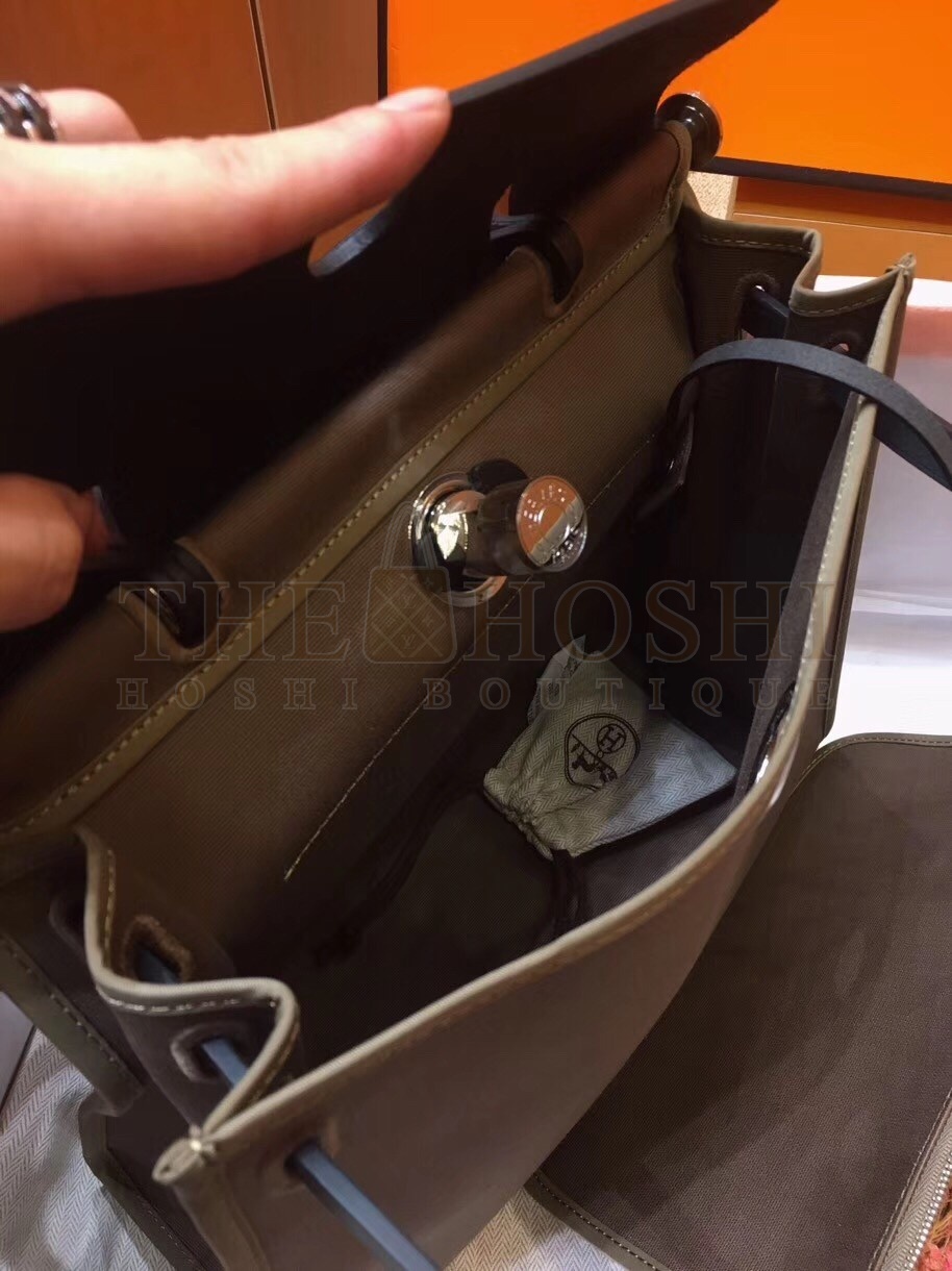 H**me5 Herbag Zip 31cm Bag In Black And Taupe Master Quality