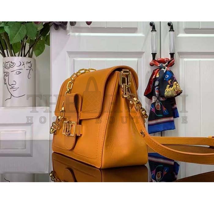 L0vis Vvtt0n LV Women Dauphine Soft MM Handbag Apricot Calfskin Leather M25048 Master Quality