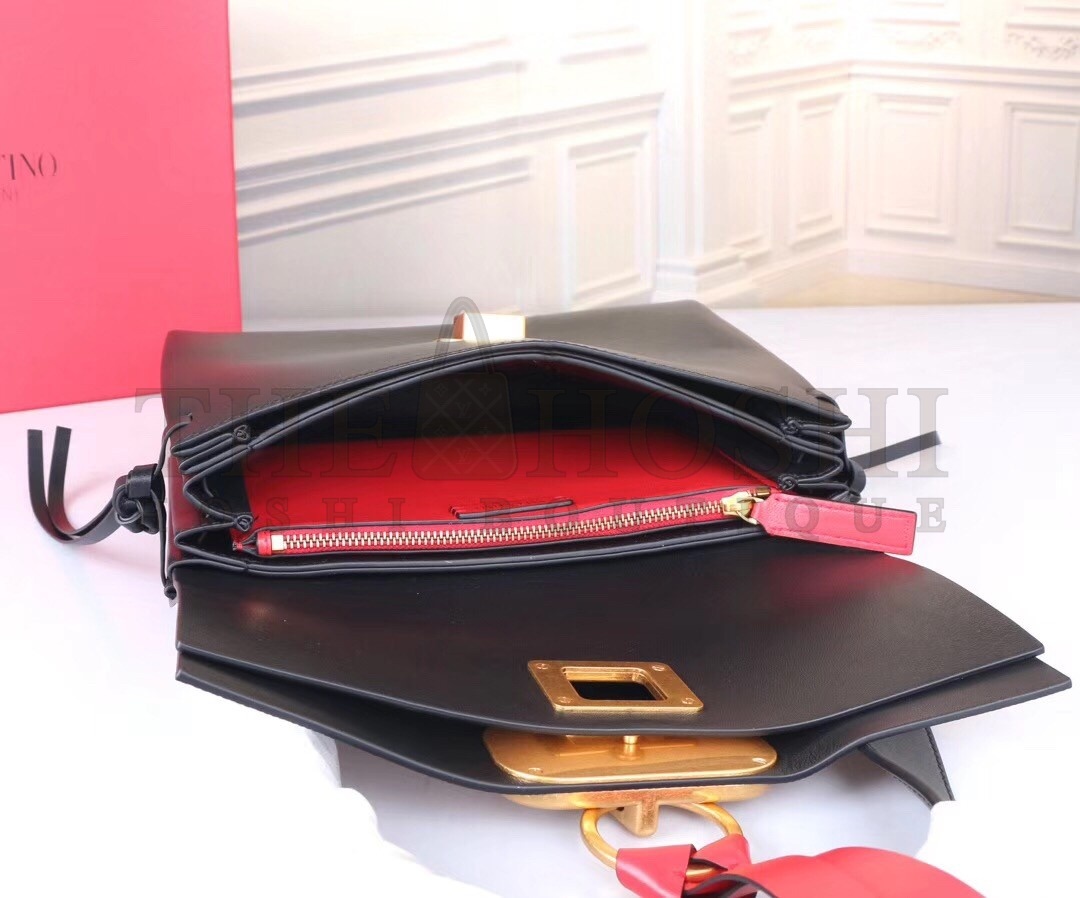 Va1e*ntin0 Garavani Medium Vring Lizard Shoulder Bag Master Quality