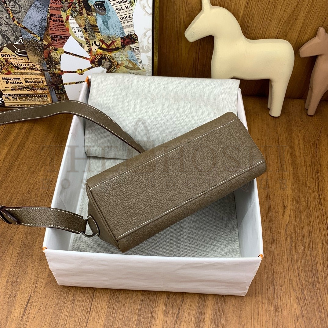 H**me5 Kelly Messenger Bag in Taupe Clemence Leather Master Quality