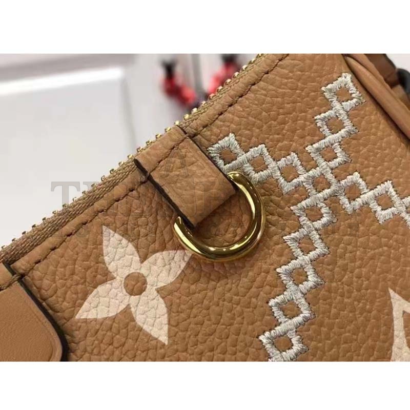 L0vis Vvtt0n LV Women Easy Pouch On Strap Beige Monogram S*pple Grained Cowhide Master Quality