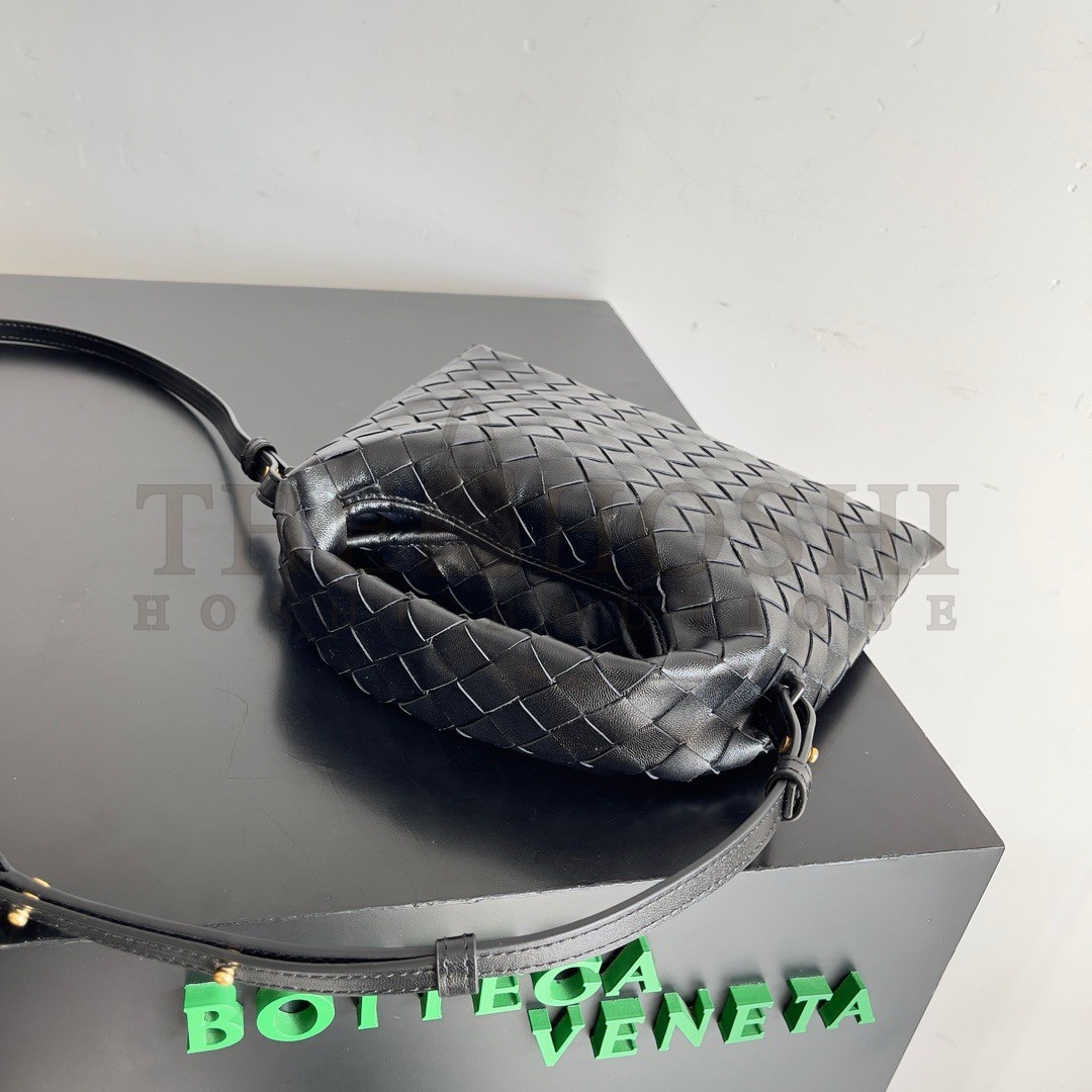 B0tt*ga Ven*ta Mini Hop Bag in Black Intrecciato Calfskin Master Quality