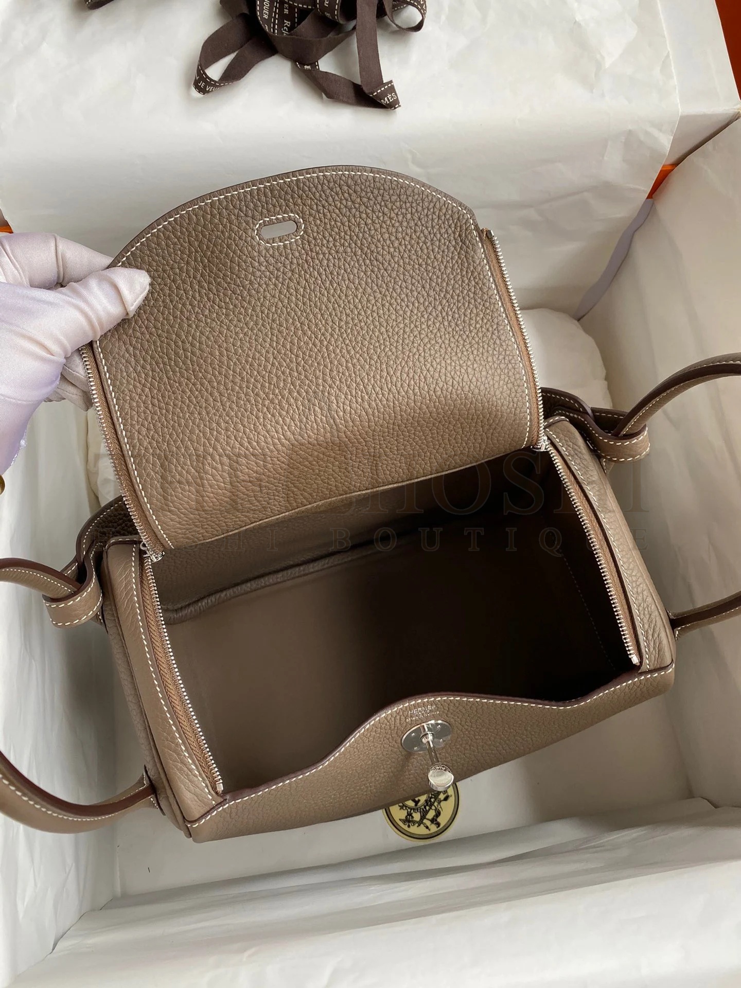 H**me5 Lindy 26 Handmade Bag In Taupe Clemence Leather Master Quality