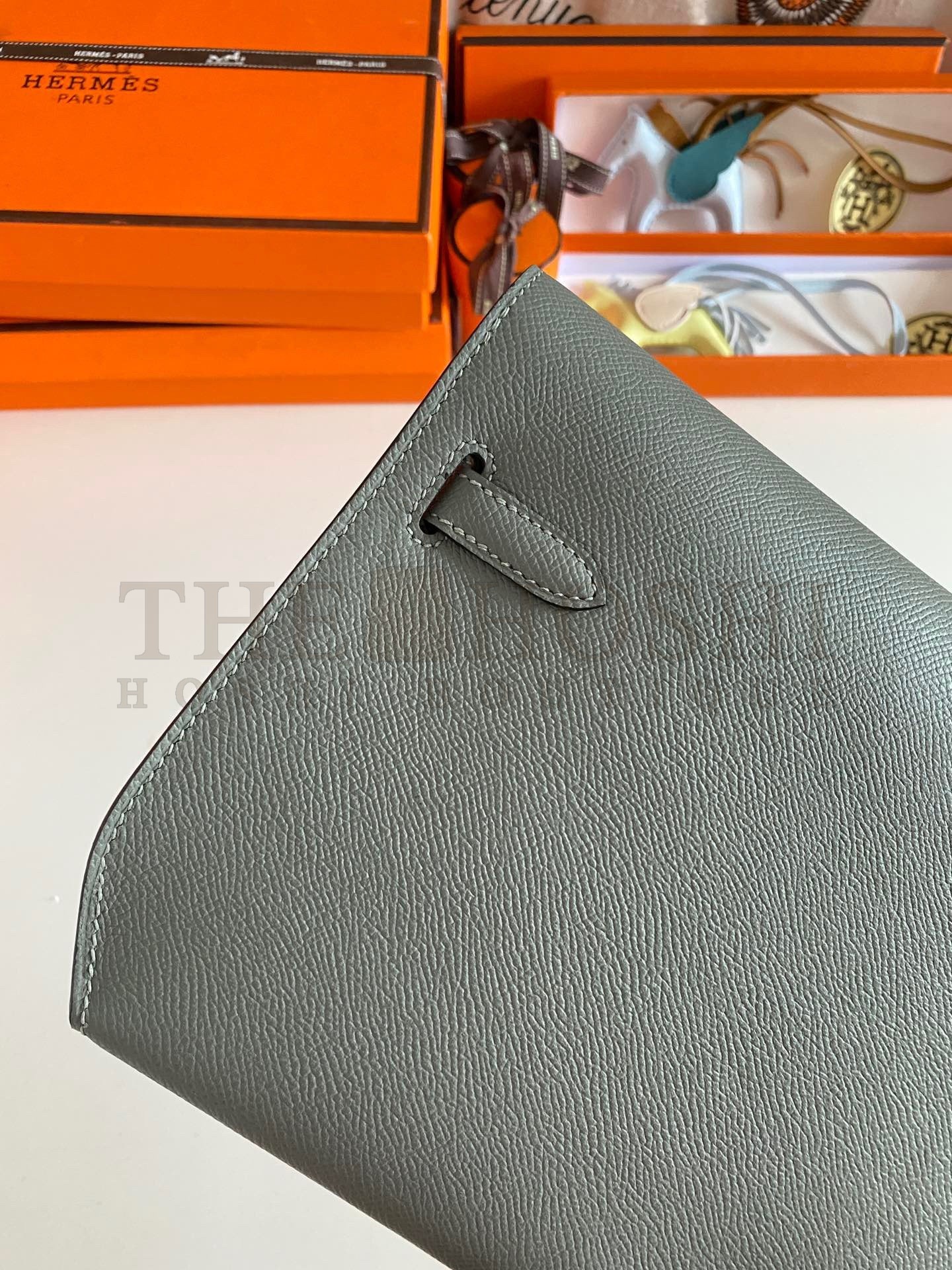 H**me5 Kelly Depeches 25 Pouch in Vert Amande Epsom Calfskin Master Quality