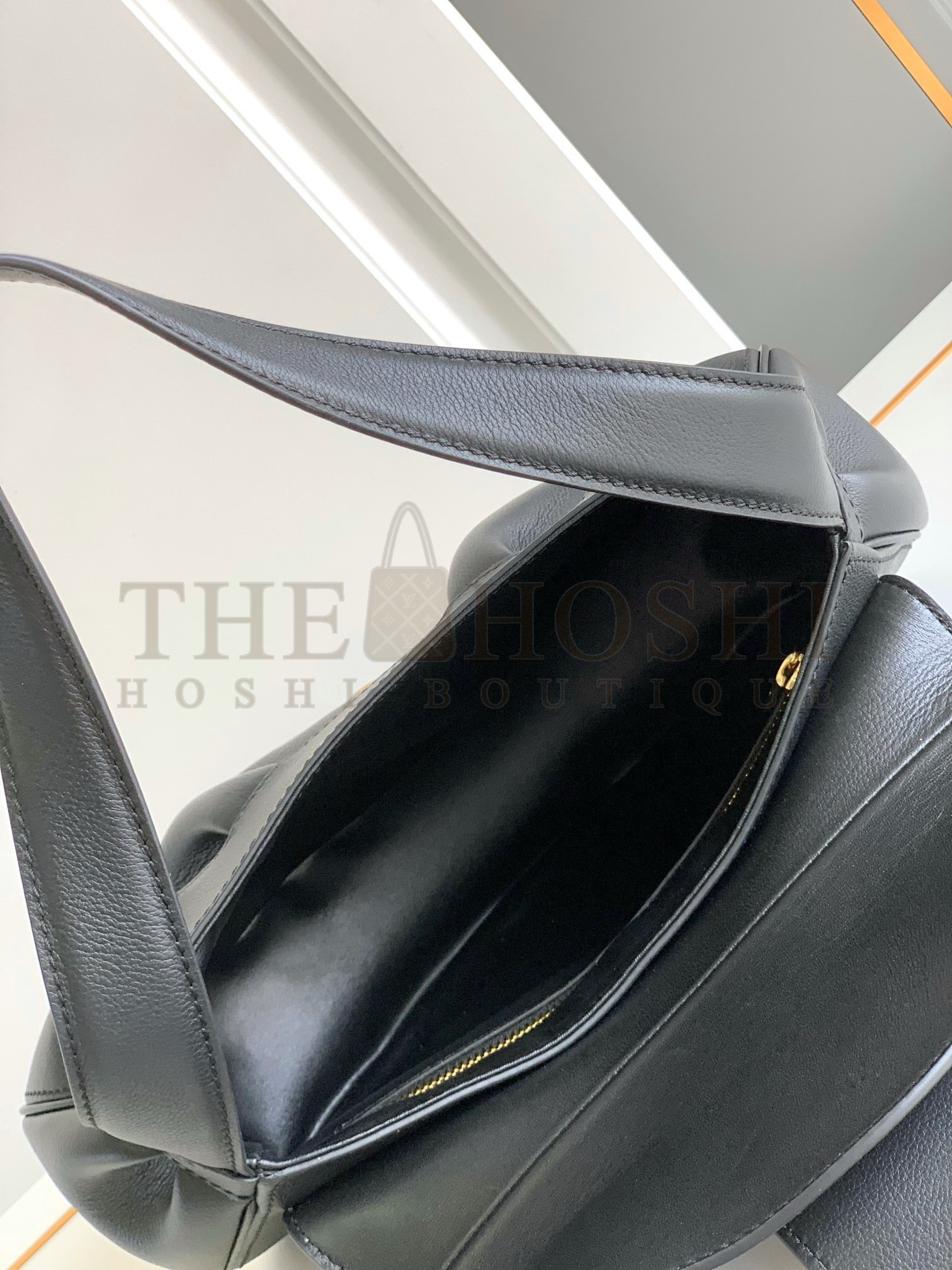 Ce1i*e Medium Polly Shoulder Bag in Black Calfskin Master Quality