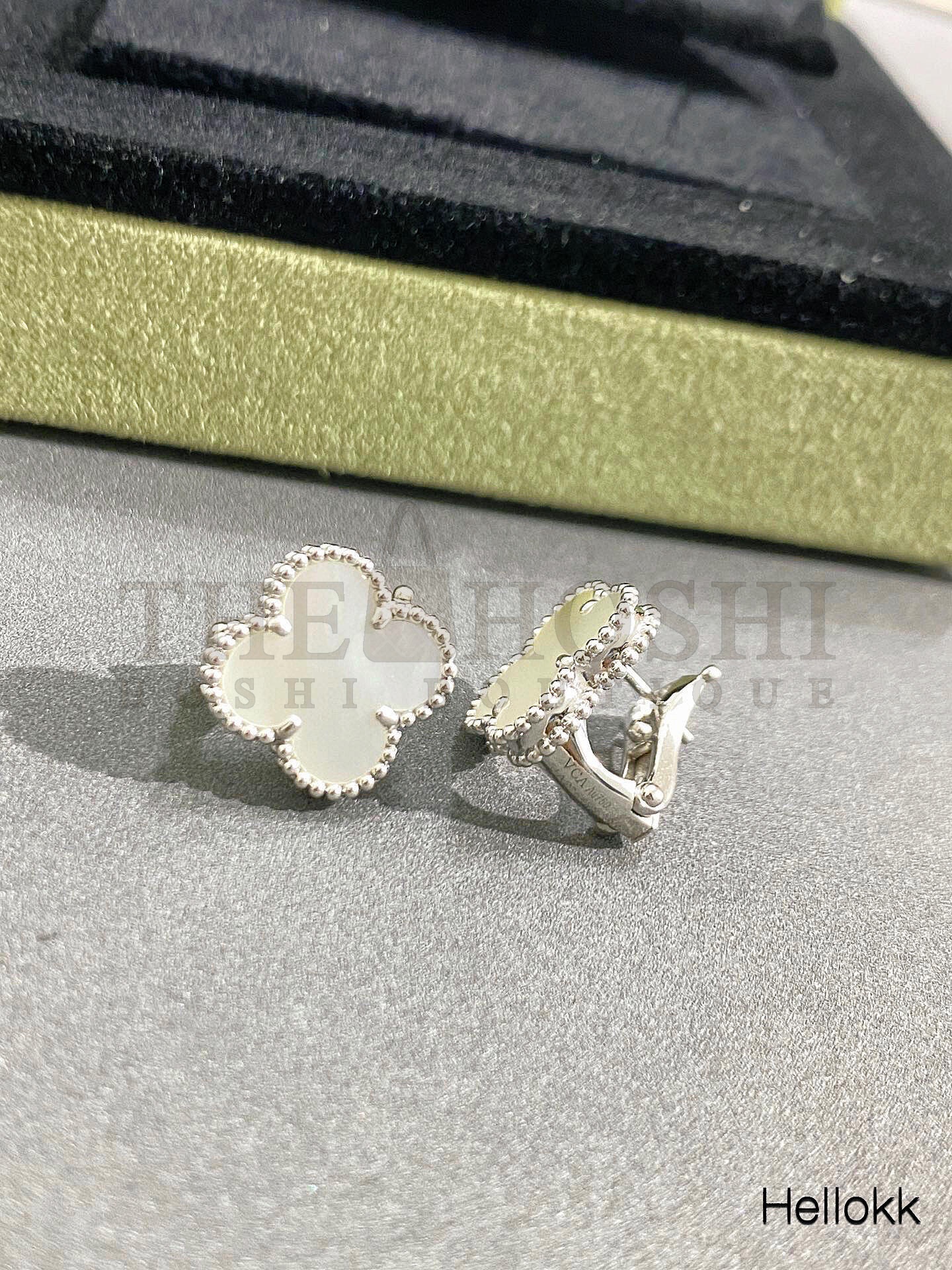 V*n Cl**f & Arpels V*n Cl**f 18K earring Master Quality
