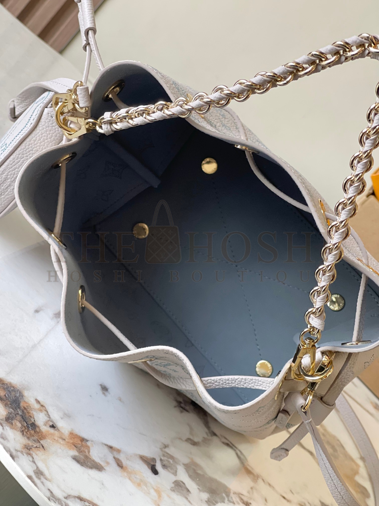 L0vis Vvtt0n LV Women Bella Bucket Bag Mahina Perforated Calf Leather 19.0 x 22.0 x 14.0cm Master Quality