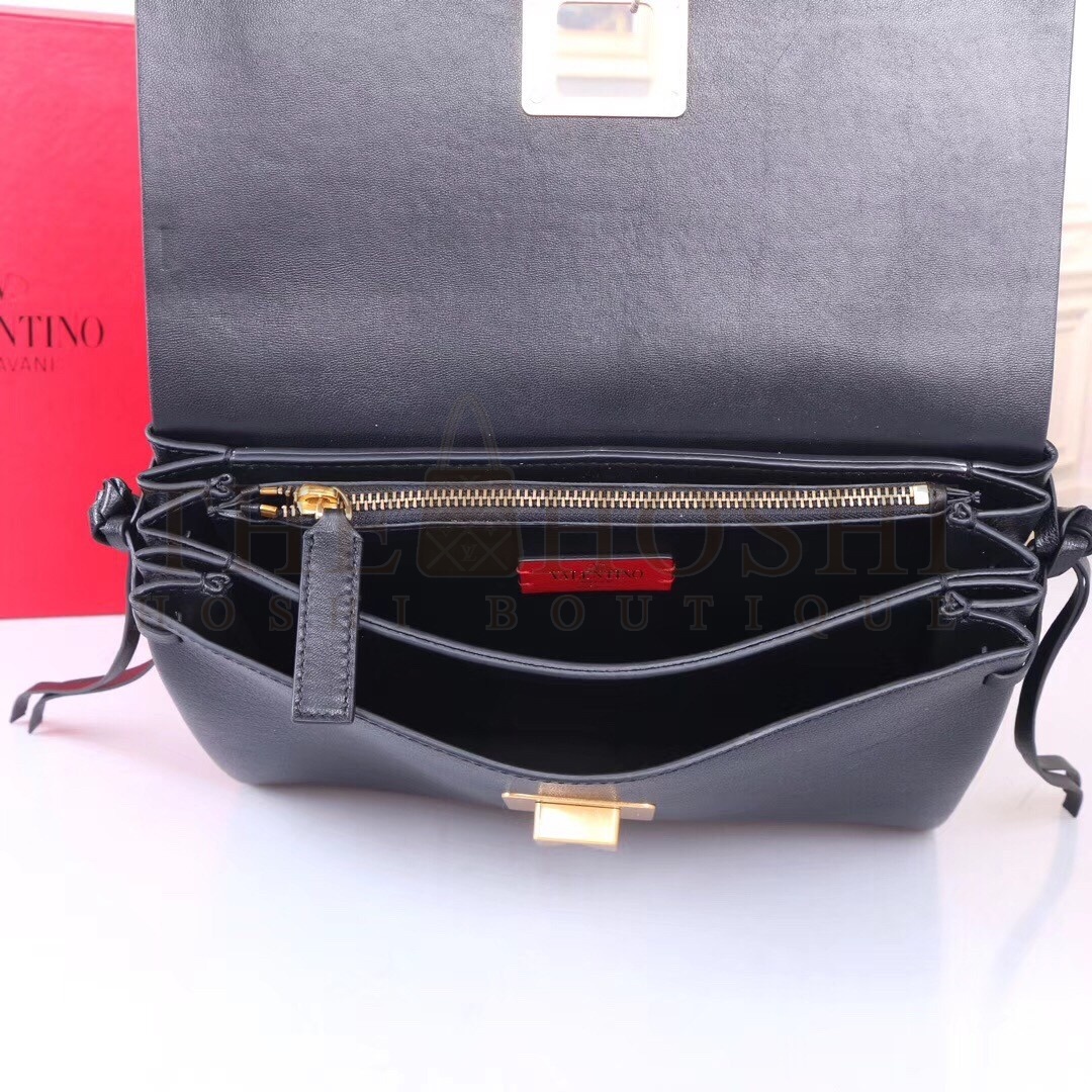 Va1e*ntin0 Garavani Black Medium VRing Shoulder Bag Master Quality