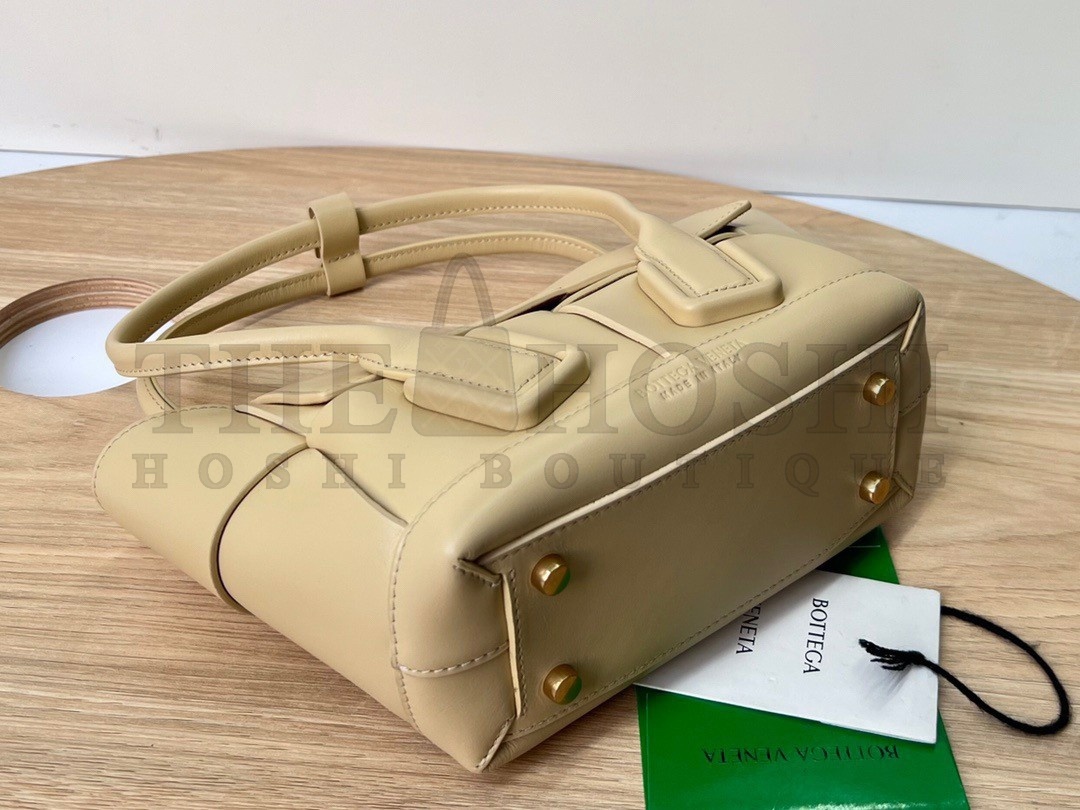 B0tt*ga Ven*ta Mini Arco Bag In Beige Intrecciato Calfskin Master Quality