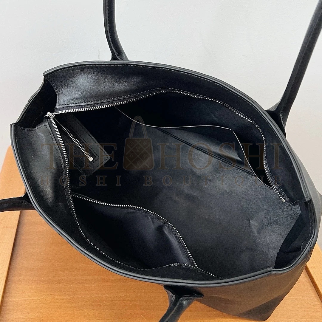 The R0w Terrasse Shoulder Bag in Black Calfskin Master Quality