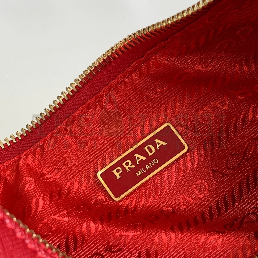 Pra*a Re-Edition 2005 Shoulder Bag In Red Saffiano Leather Master Quality