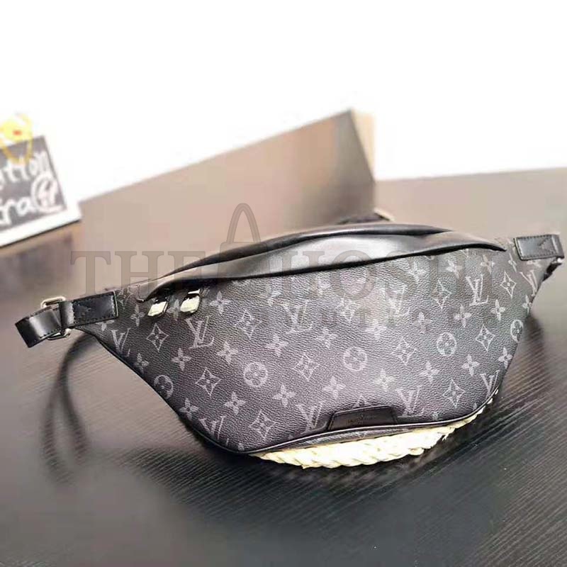 L0vis Vvtt0n LV Men Discovery Bumbag in Monogram Eclipse Canvas-Grey Master Quality