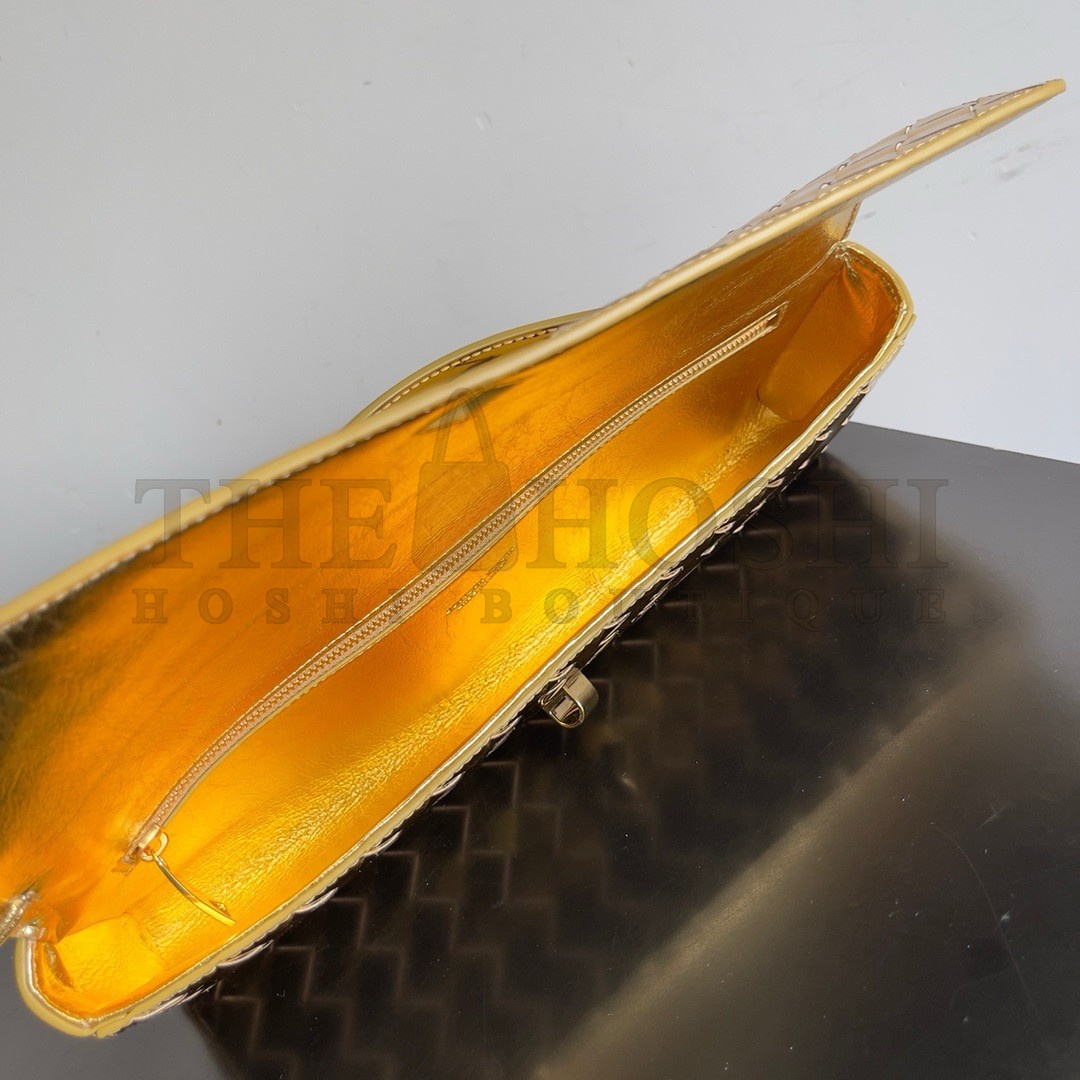 B0tt*ga Ven*ta Andiamo Clutch with Handle in Gold Metallic Leather Master Quality