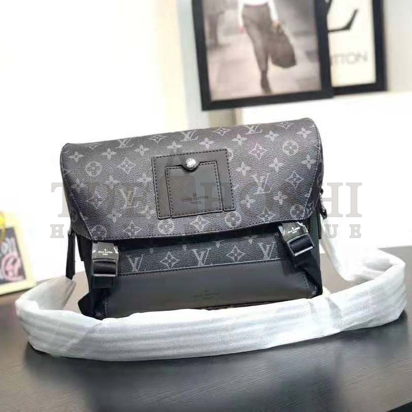 L0vis Vvtt0n LV Men Messenger PM Voyager in Monogram Eclipse Canvas-Grey Master Quality