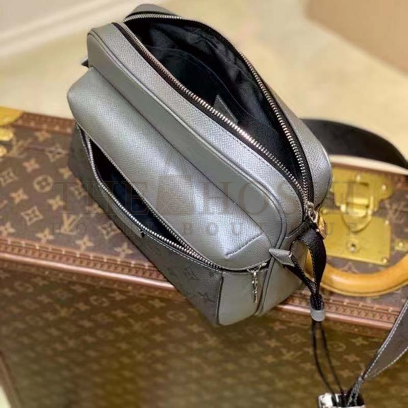 L0vis Vvtt0n LV Men Outdoor Messenger Bag Gunmetal Gray Monogram Coated Canvas Master Quality