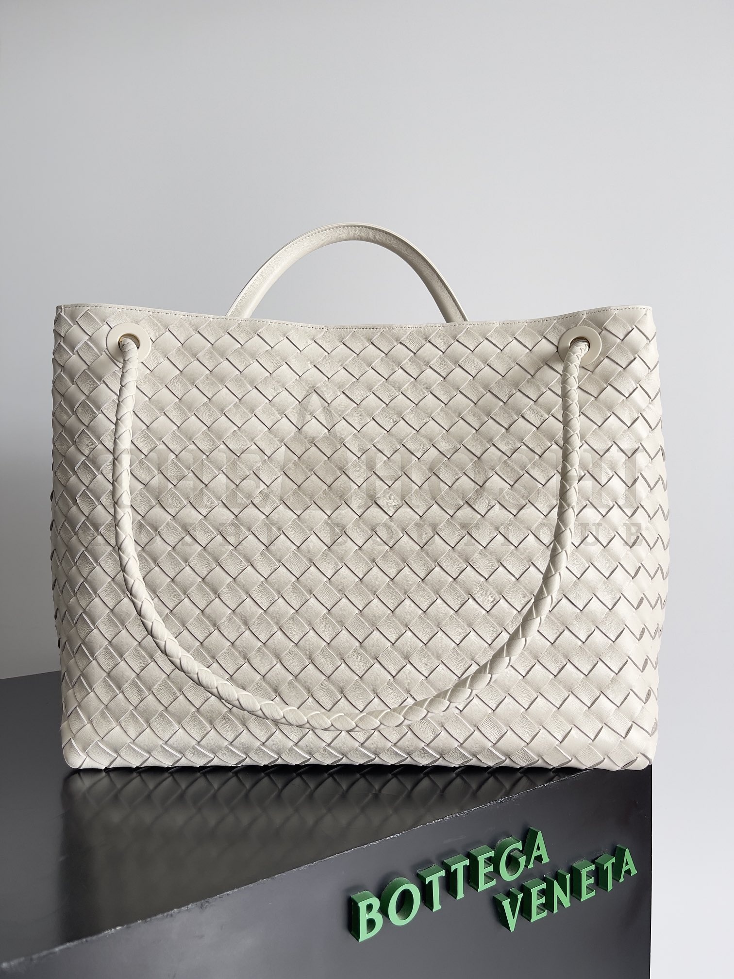 B0tt*ga Ven*ta BV Andiamo Bag Large 32cm Handle Drop 44cm Style Code 743575 Master Quality