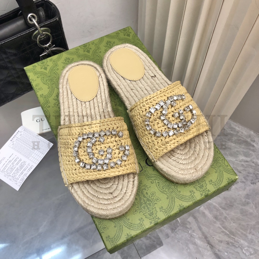 Gvc*1 Raffia Crystal Slides Sandals Sheepskin Insole Rubber Sole Size 35–41 Master Quality