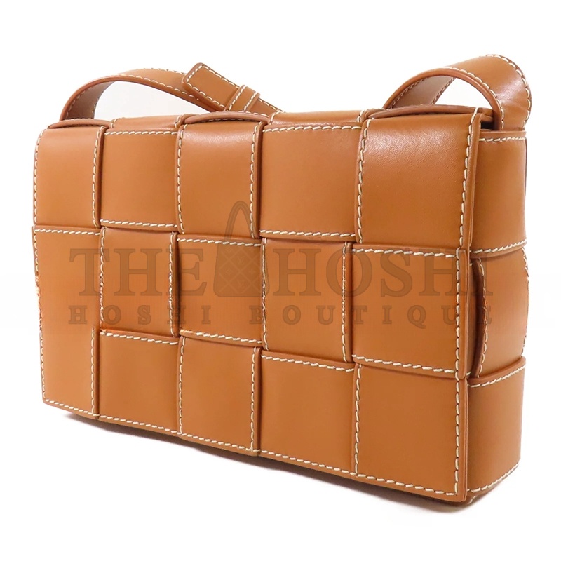 B0tt*ga Ven*ta LAMBSKIN LEATHER CASSETTE SHOULDER BAG WITH SILVER BUCKLE (23*14*5cm) Master Quality