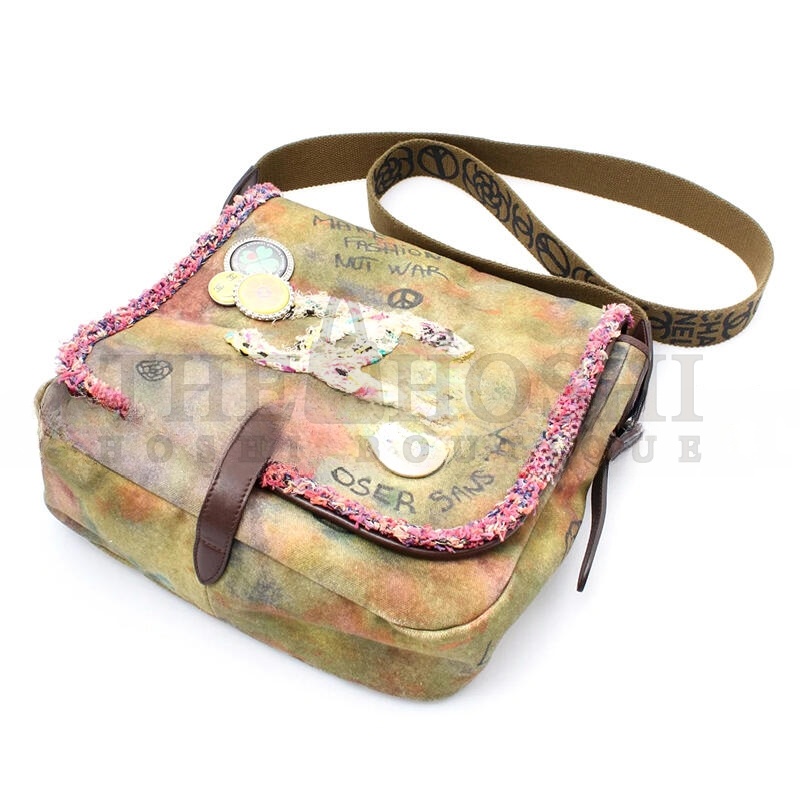 Ch**el GRAFFITI ON THE PAVEMENTS SHOULDER BAG 365009 (30*30*18cm) Master Quality