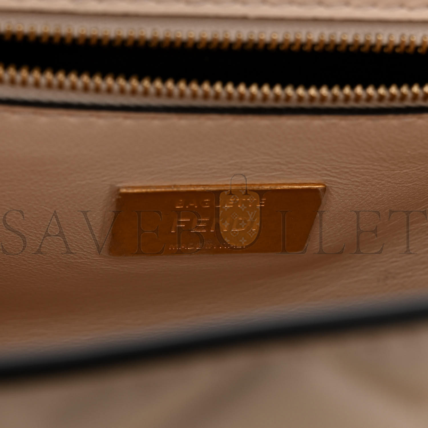 F**di NAPPA SMALL FF EMBOSSED MIDI CHAIN BAGUETTE WHITE (23*13*6cm) Master Quality