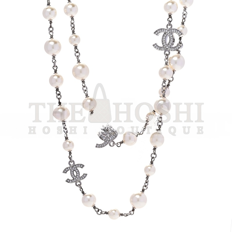 Ch**el GRADUATED PEARL CRYSTAL CC LONG NECKLACE SILVER Master Quality